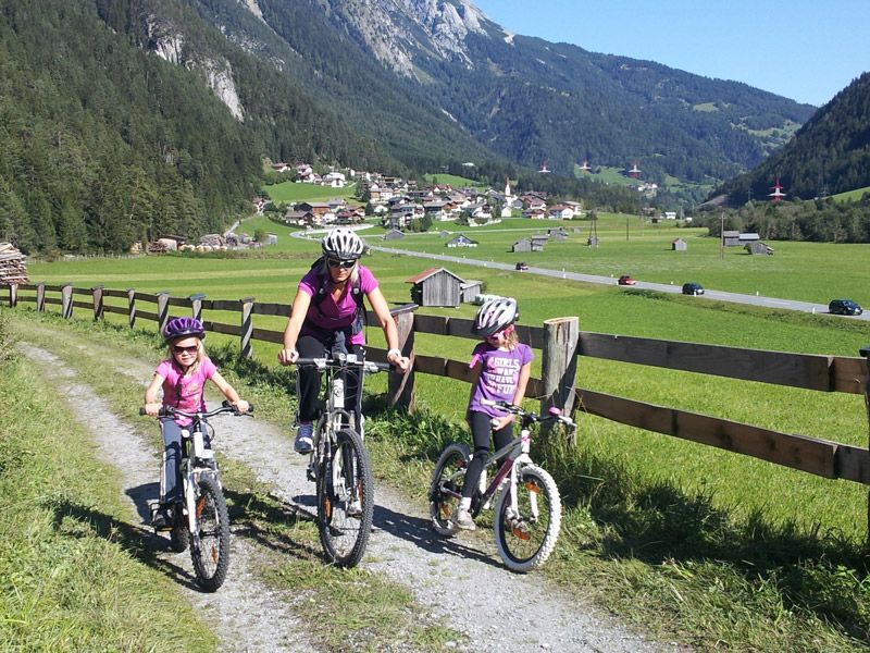 Landhaus Sonneck St. Anton am Arlberg, Schnann, Pettneu, Tirol, Sommer, Wandern, Radfahren